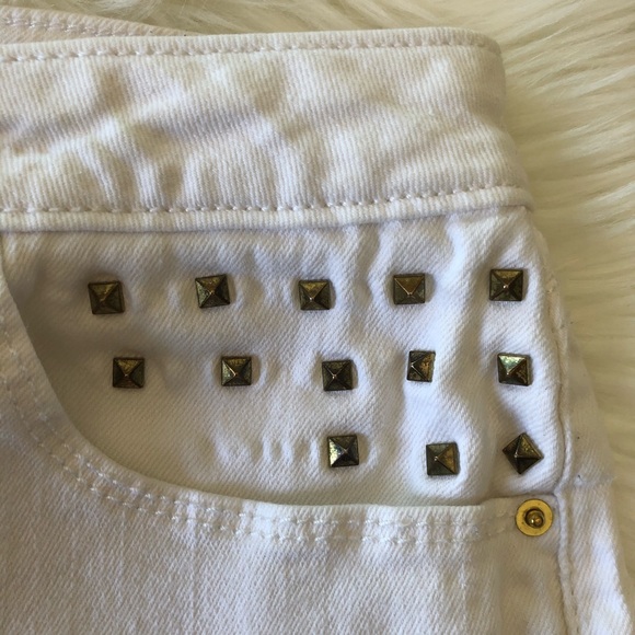 APT 9  Cutoff Jean Fringe Studded Shorts White - Picture 6 of 12